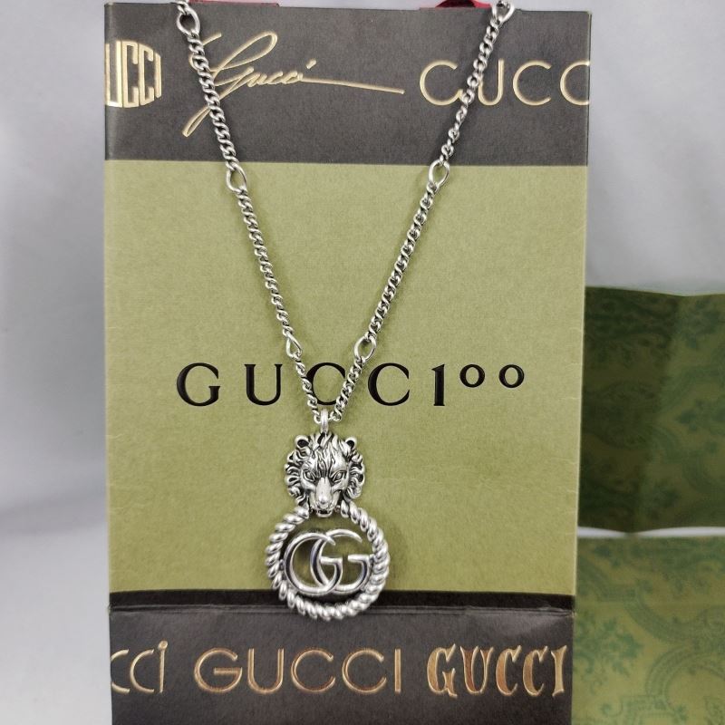 G*u*i necklaces
